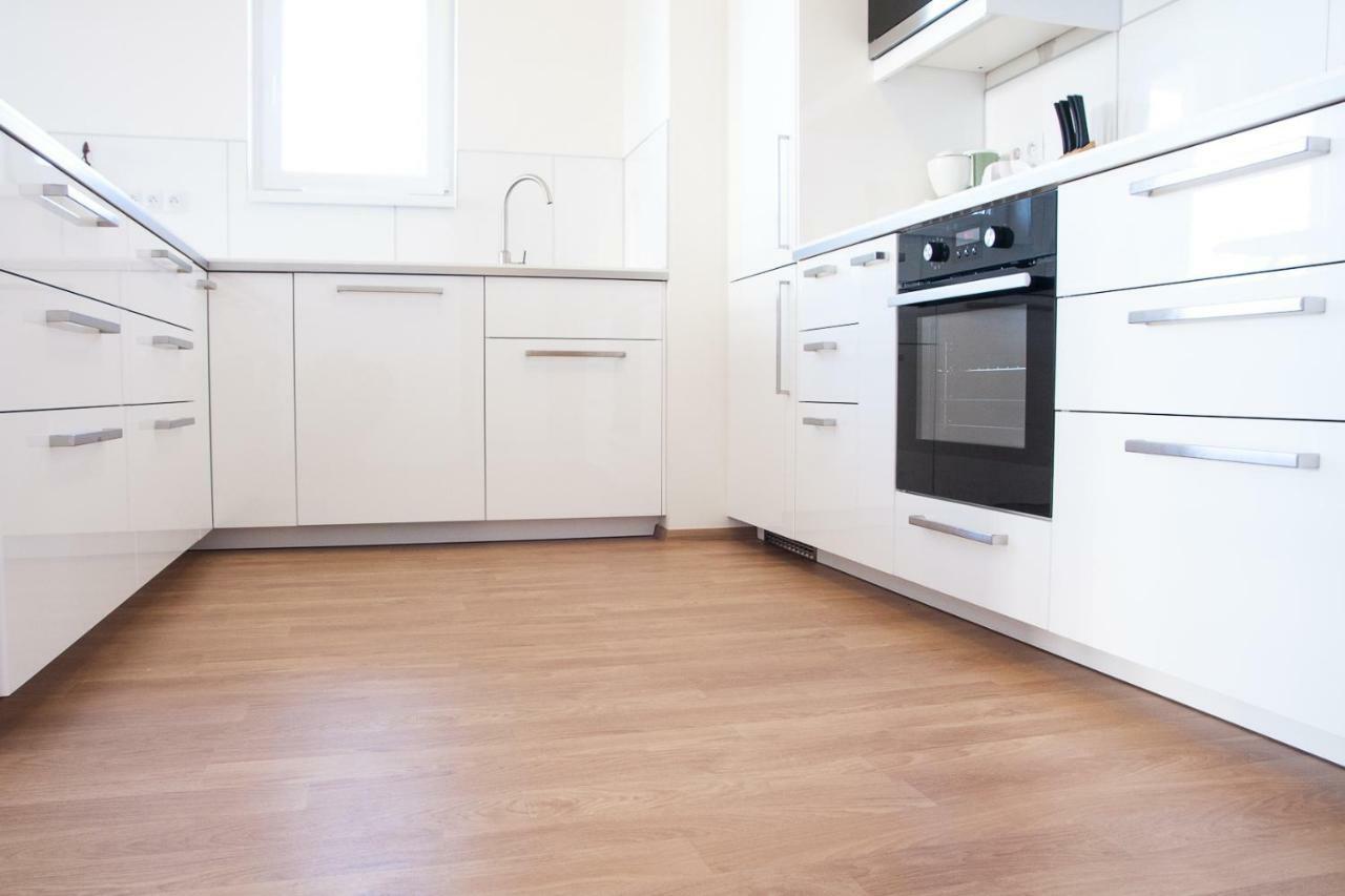 Prostorny 3 Pokojovy Apartman S Dvema Terasami Прага Экстерьер фото
