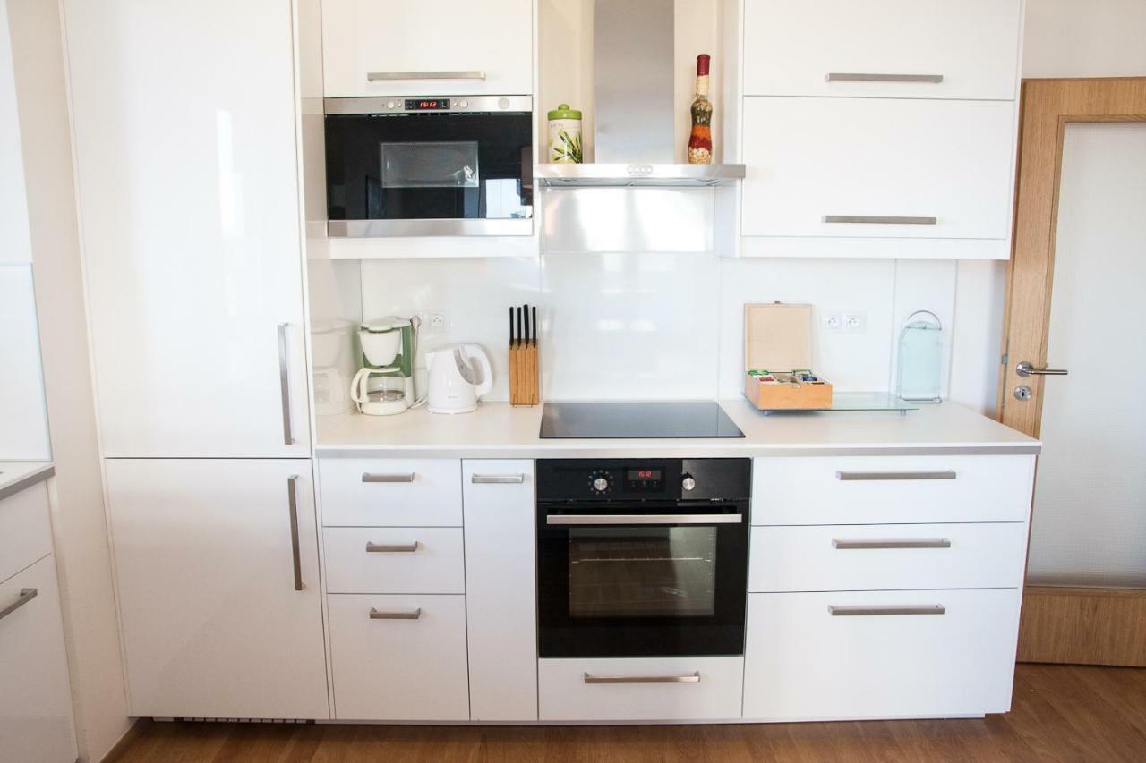 Prostorny 3 Pokojovy Apartman S Dvema Terasami Прага Экстерьер фото