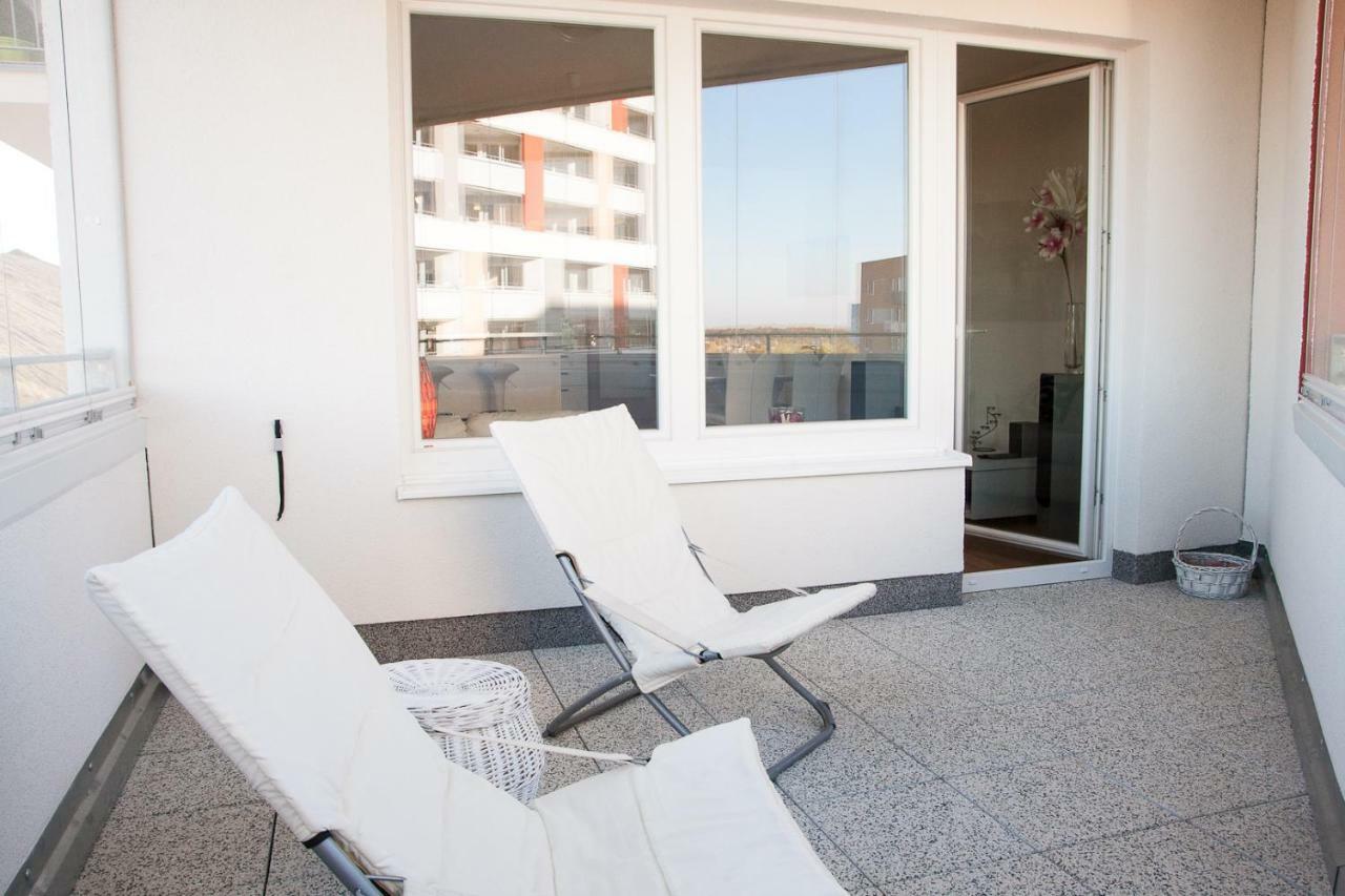 Prostorny 3 Pokojovy Apartman S Dvema Terasami Прага Экстерьер фото