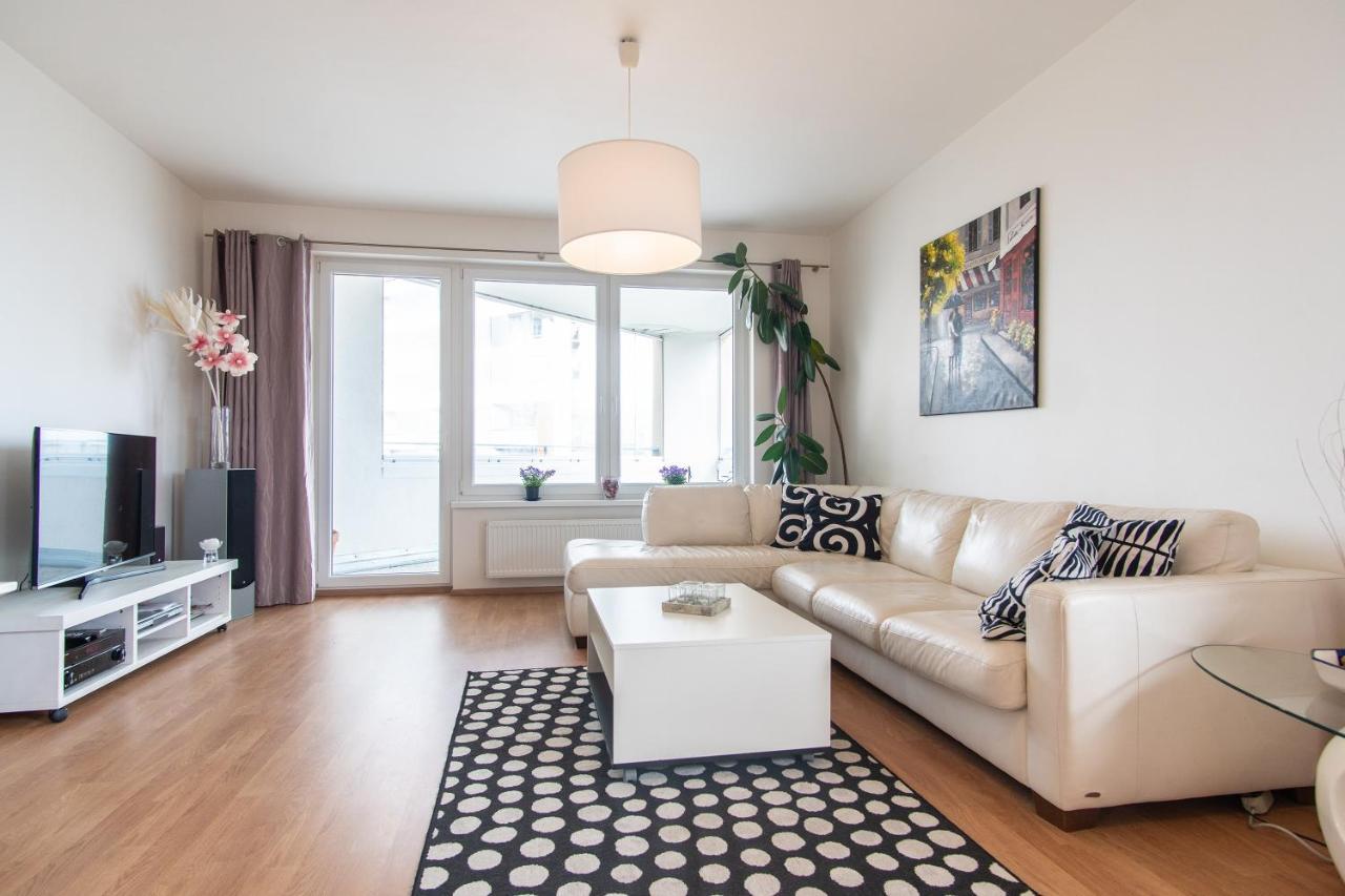 Prostorny 3 Pokojovy Apartman S Dvema Terasami Прага Экстерьер фото