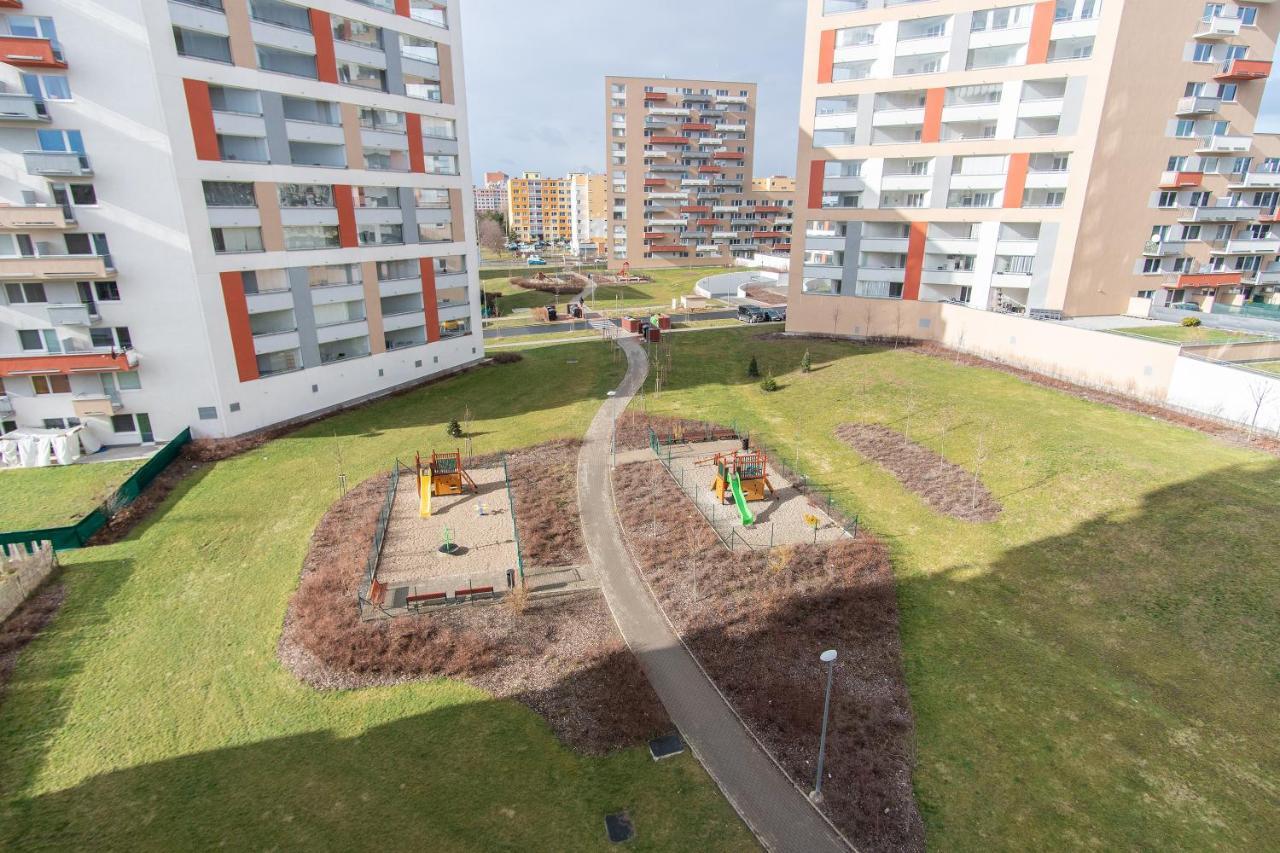 Prostorny 3 Pokojovy Apartman S Dvema Terasami Прага Экстерьер фото